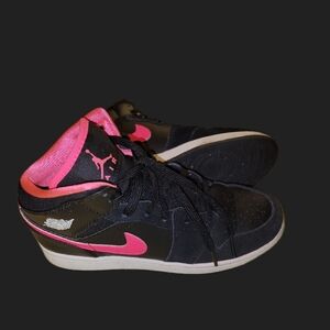 Jordan Women's Black and Pink Sneakers
